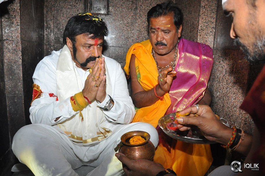 Gautamiputra-Satakarni-Team-at-Karimnagar